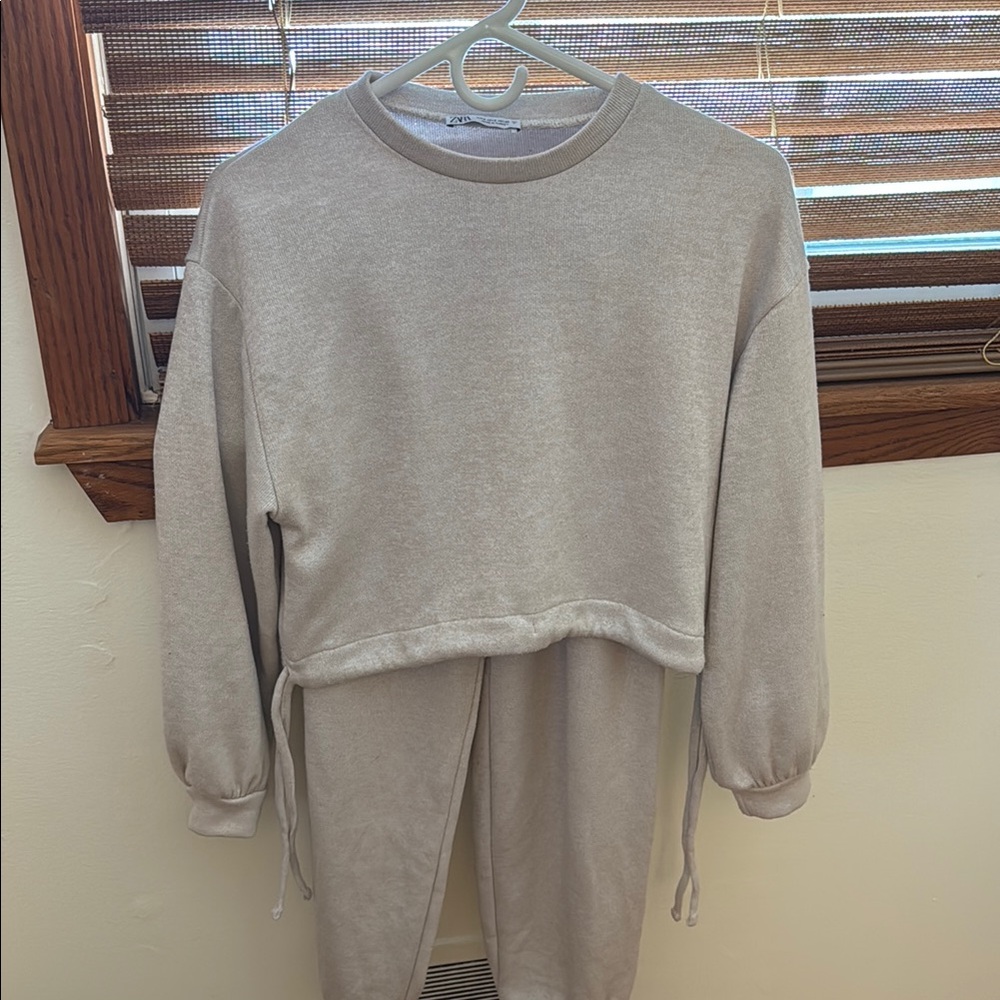 Cozy Beige Sweatshirt and Joggers Set